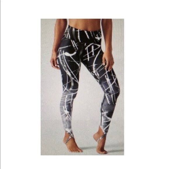 𝅺fabletics leggings black, white/silver splatter. Medium - Picture 1 of 10